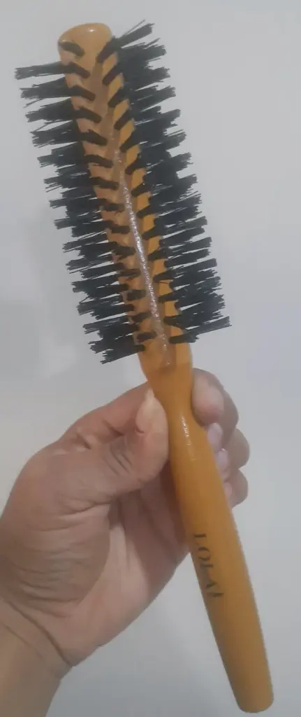 Cepillo de madera con cerda gruesa